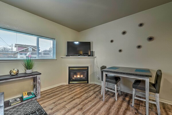 Central Apt: Private Fireplace & Patio Access - La Conner, WA