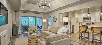 Remodeled Cottage on Sparrow Pond, Walk to Beach!