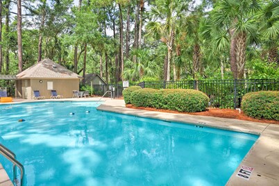Remodeled Cottage on Sparrow Pond, Walk to Beach!