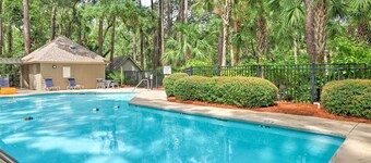 Remodeled Cottage on Sparrow Pond, Walk to Beach!