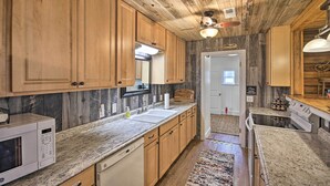 Microwave, oven, stovetop, dishwasher - Cozy Grove Home < 2 Mi to Grand Lake Boating (Grove)