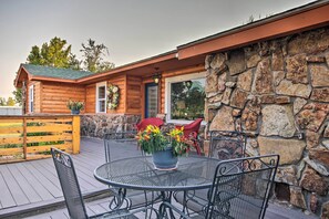 Outdoor dining - Cozy Grove Home < 2 Mi to Grand Lake Boating (Grove)