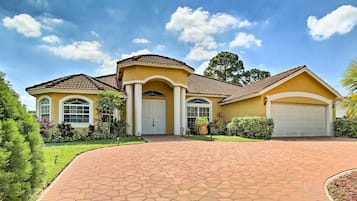 House (4 Bedrooms) | Front of property