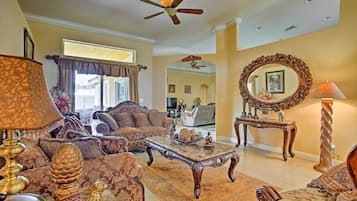 House (4 Bedrooms) | Interior