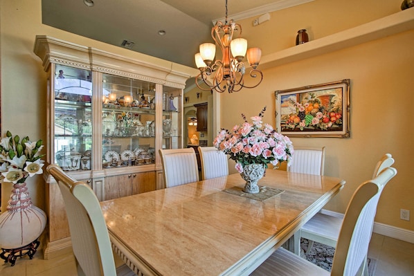 House (4 Bedrooms) | Interior