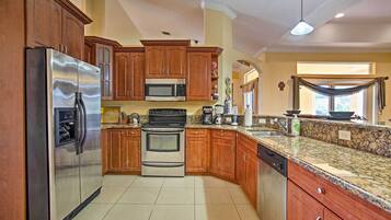 House (4 Bedrooms) | Interior