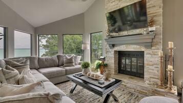 House (5 Bedrooms) | Interior
