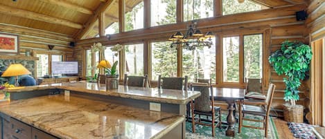 Talo (4 Bedrooms) | Sisätilat