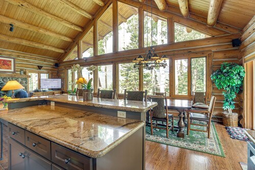 Ski-in/ski-out Telluride Home w/ Deck & Hot Tub!