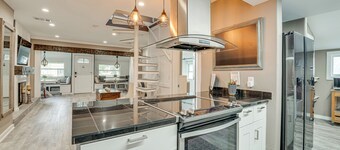 Family Home w/ Private Pool: 24 Mi to Disney!