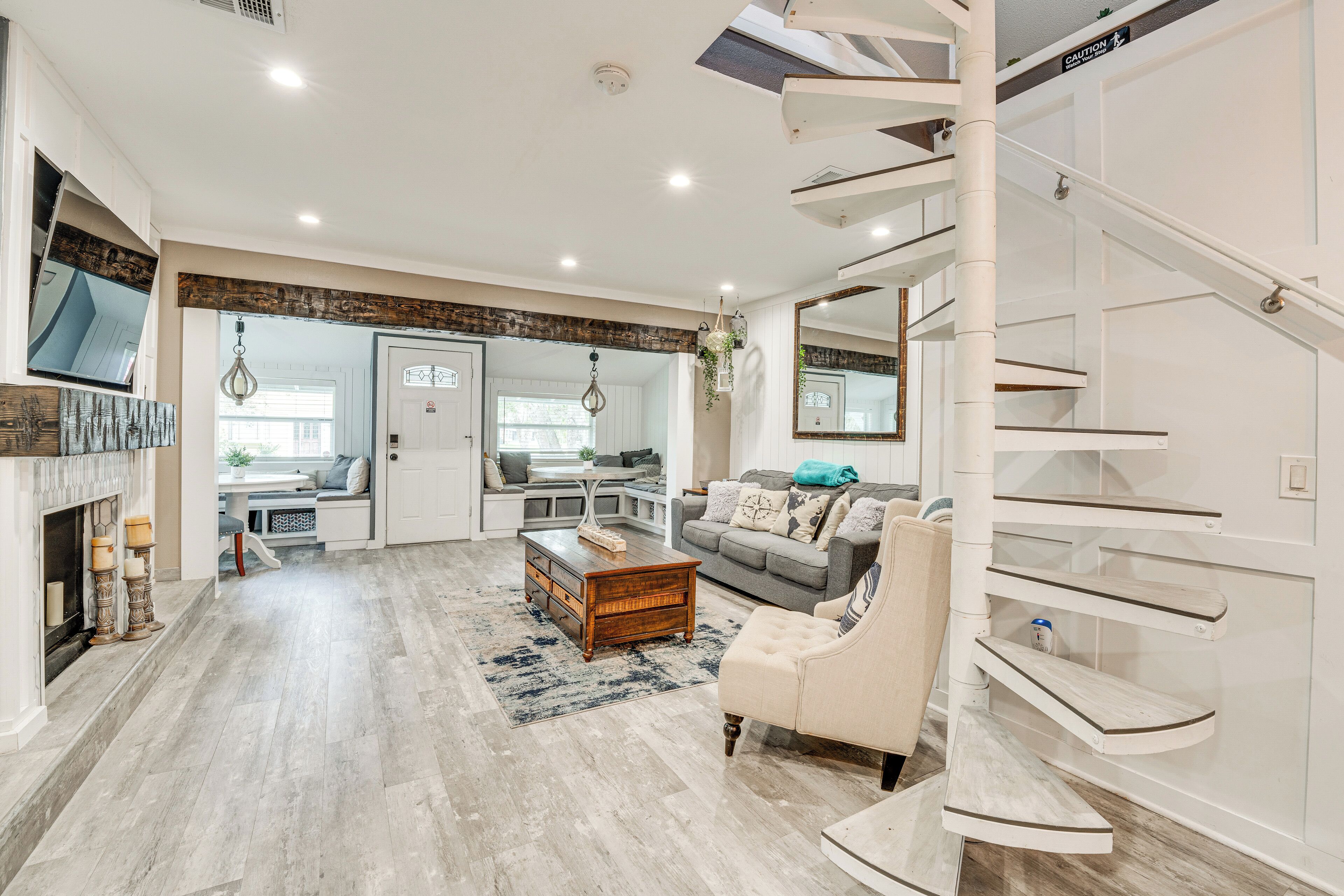 House (2 Bedrooms) | Interior