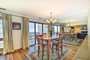 Apartment (2 Bedrooms) | Interior - Wintergreen Condo w/ Balcony + Mountain Views! (Nellysford)