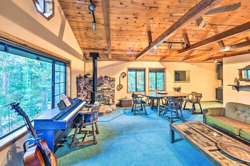 Near Fishing & Hiking: Pioneer Cabin w/ Decks