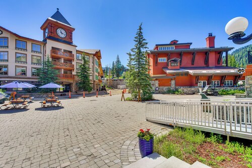 Ski-in/ski-out Solitude Condo w/ Rooftop Hot Tub!