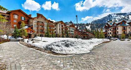 Ski-in/ski-out Solitude Condo w/ Rooftop Hot Tub!