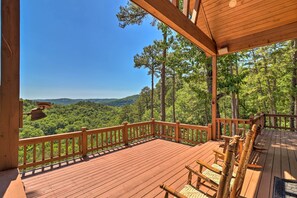 House (2 Bedrooms) | Interior - Peaceful Cabin w/ Deck + Scenic Mtn Views! (Melbourne)