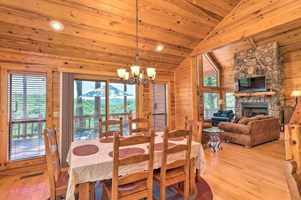 Interior - Peaceful Cabin w/ Deck + Scenic Mtn Views! (Melbourne)
