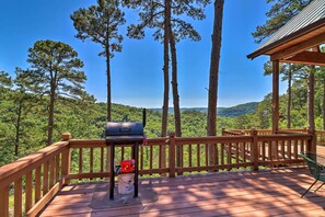House (2 Bedrooms) | Interior - Peaceful Cabin w/ Deck + Scenic Mtn Views! (Melbourne)