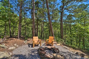 House (2 Bedrooms) | Interior - Peaceful Cabin w/ Deck + Scenic Mtn Views! (Melbourne)