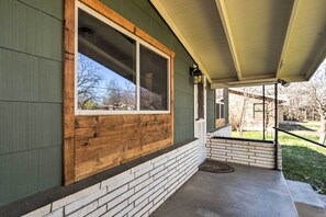 Interior - 'the Blue Tub' in Downtown Fredericksburg! (Fredericksburg)