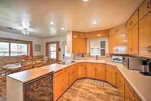 House (2 Bedrooms) | Interior - 'the Blue Tub' in Downtown Fredericksburg! (Fredericksburg)