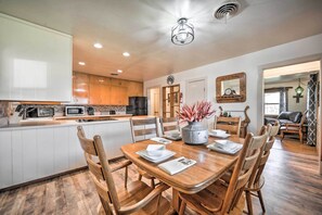 Interior - 'the Blue Tub' in Downtown Fredericksburg! (Fredericksburg)