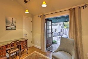 Cottage (1 Bedroom) | Interior - Updated Menlo Park English Tudor Garden Cottage! (Menlo Park)