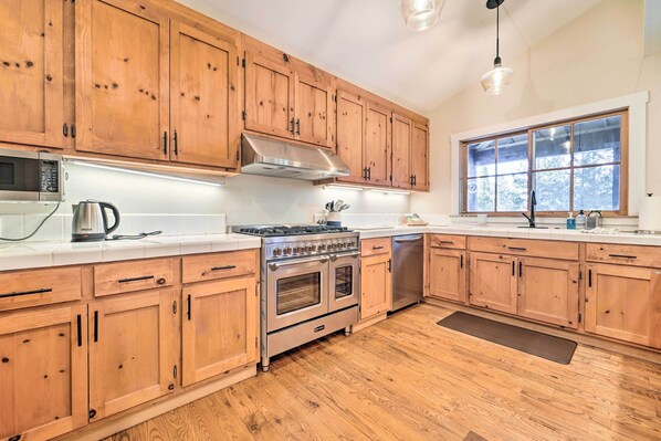 House (2 Bedrooms) | Interior