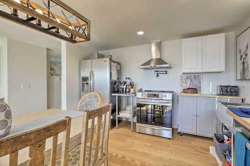 Kayaks, Deck & Pond Access: Rhode Island Retreat!