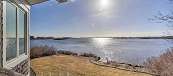 Kayaks, Deck & Pond Access: Rhode Island Retreat!