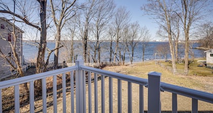 Renovated Family Home on Providence River!