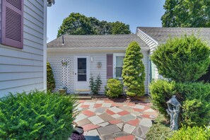 House (4 Bedrooms) | Interior - Bristol Home w/ Pool ~ 3 Mi to Dtwn & Beach! (Bristol)