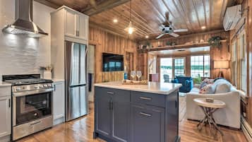 Cottage (2 Bedrooms) | Interior