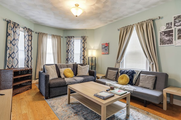 Apartment (2 Bedrooms) | Front of property