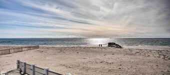 Rhode Island Oceanview Retreat: Walk to Shore!