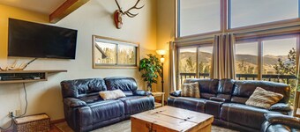 Private Deck & Hot Tub: Silverthorne Home!