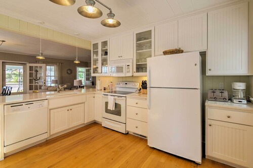 Boutique Home in Door County w/ Eagle Harbor Views