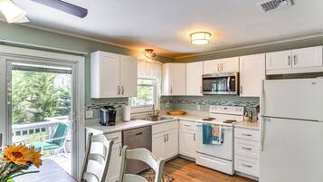 House (3 Bedrooms) | Interior