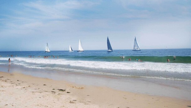 A beach with multiple sailboats and people swimming in the water. - Bright Narragansett Beach Escape w/ Deck & Yard! (Narragansett)