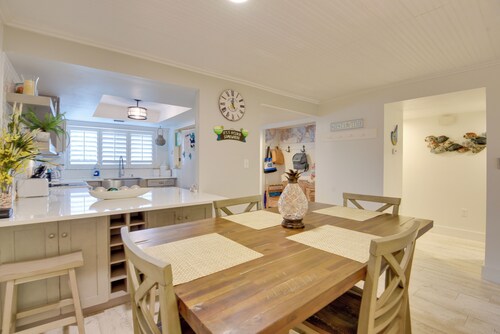 Siesta Key Condo w/ Heated Pool < 1 Mi to Beach