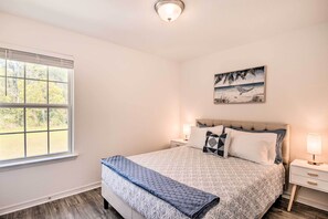 3 bedrooms, iron/ironing board, free cots/infant beds, bed sheets - Magnolia Springs Cottage ~ 16 Mi to Beaches! (Magnolia Springs)