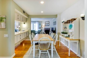 Dining - Hilton Head Resort Condo w/ Pool Access! (Hilton Head Island)