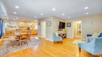 Rumah (3 Bedrooms) | Bagian depan properti