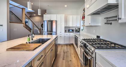 Spacious Portland Home: Walk Downtown!