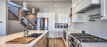Spacious Portland Home: Walk Downtown!