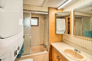Bathroom - Higden Hideaway on Lake: Pets & Atvs Allowed! (Higden)