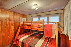 3 bedrooms, bed sheets - Higden Hideaway on Lake: Pets & Atvs Allowed! (Higden)