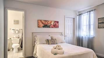 3 kamar tidur, ruang kerja ramah laptop, dan setrika/meja setrika