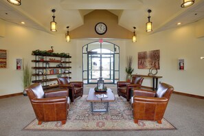 Apartment (2 Bedrooms) | Interior - 360 Mtn Views & Shared Hot Tub: Cozy Frisco Condo! (Frisco)