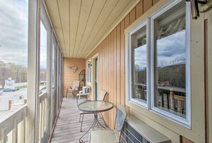 Apartment (2 Bedrooms) | Interior - Lincoln Resort Condo w/ Pool Access - Near Hiking! (Lincoln)